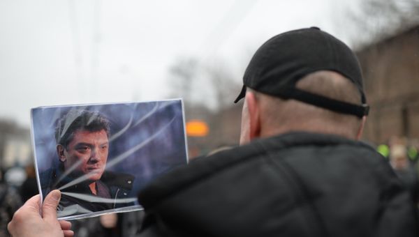 Траурный марш в память о политике Б.Немцове в Москве