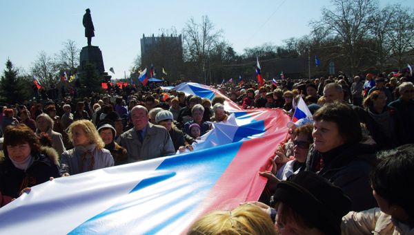 Акция Флаг России в каждый дом в Севастополе