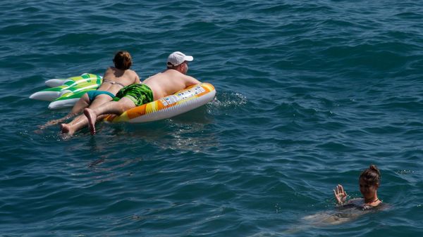 Курортники лето море пляж