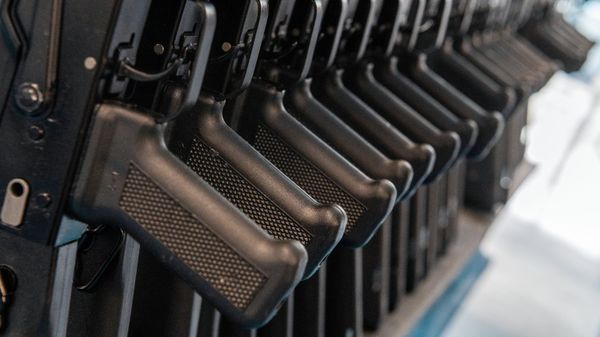 В Ереване открылся завод по производству автоматов Калашникова