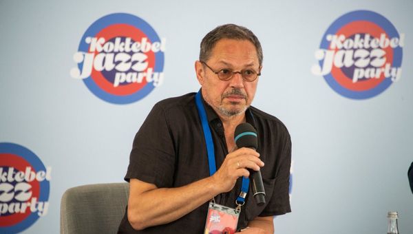 Игорь Скляр на пресс-конференции в Коктебеле
