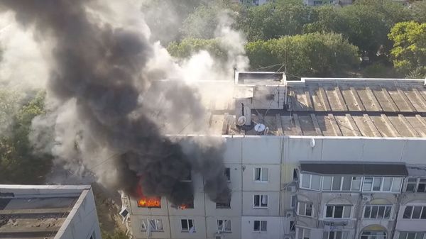 Угроза обрушения: жильцов горевшего дома в Керчи поселили в санатории