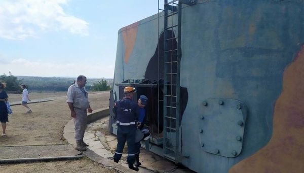 Спасение ребенка из сооружения бронебойной батареи