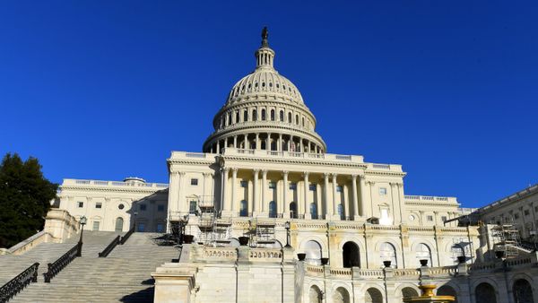 Капитолий (United States Capitol) на Капитолийском холме в Вашингтоне.