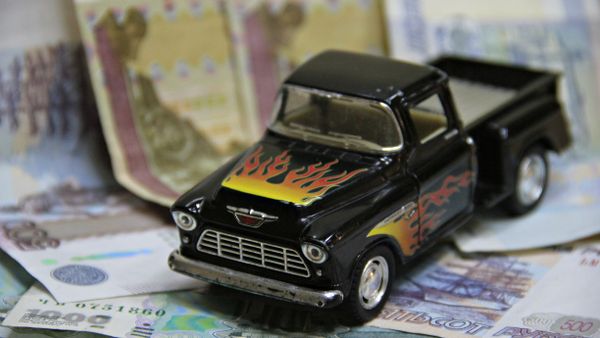 Игрушечный автомобиль