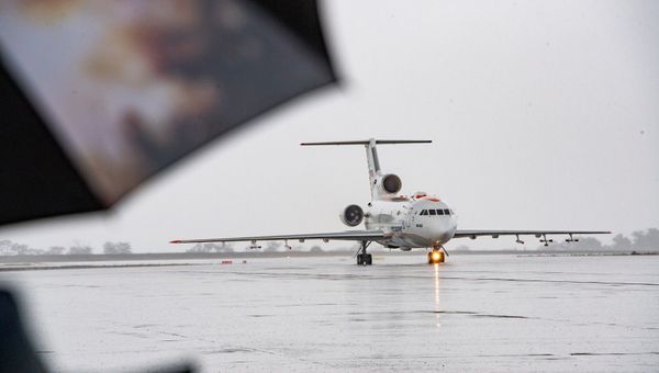 ВИДЕО_самолет Як-42Д для увеличения осадков