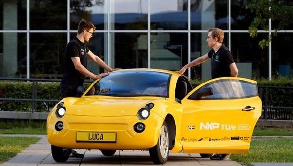 Автомобиль из мусора Автомобиль из мусора