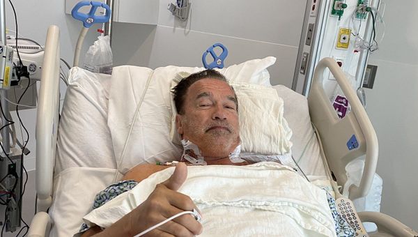 Актер Арнольд Шварцнеггер в клинике Квивленда