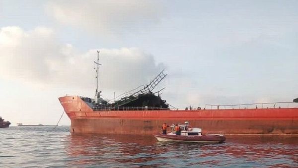 Последствия взрыва на танкере Генерал Ази Асланов