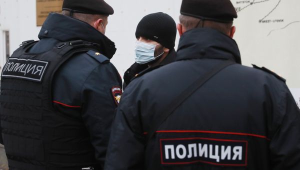 Акция против политики Э. Макрона у посольства Франции в Москве