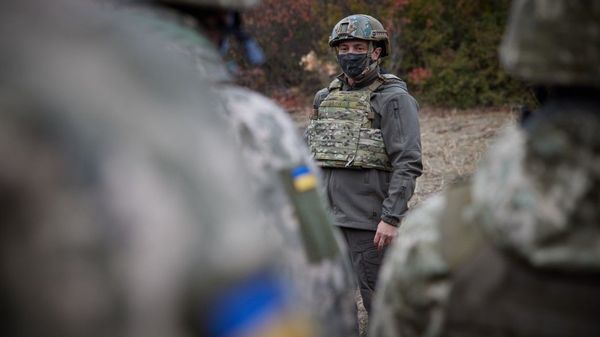 Президент Украины Владимир Зеленский на Донбассе. Архивное фото