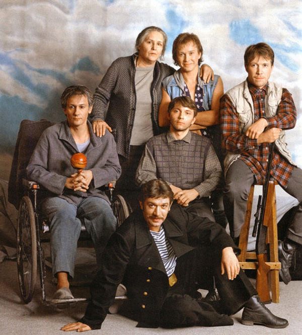 Актеры фильма Мама (1999): Алексей Кравченко, Михаил Крылов, Владимир Машков, Олег Меньшиков, Евгений Миронов, Нонна Мордюкова