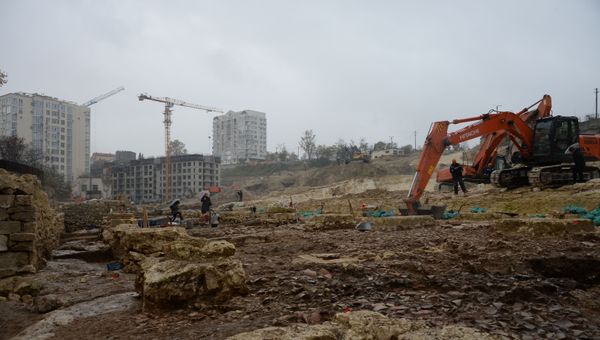 Так выглядит сейчас участок мыса Хрустальный. На этом месте должен появиться художественный музей.