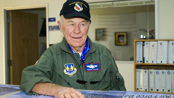Американский летчик-испытатель Чак Йегер Американский летчик-испытатель Чак Йегер