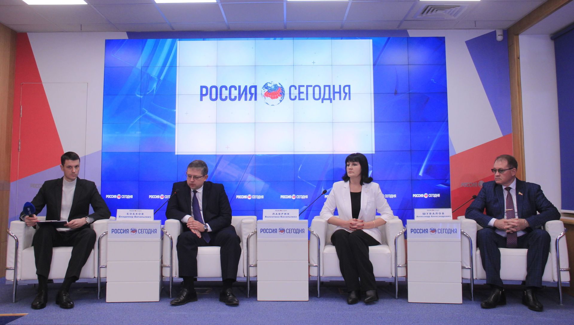 Онлайн-конференция Развитие системы среднего образования в Крыму - РИА Новости, 1920, 22.12.2020