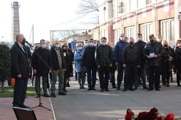 Под вой пожарных авто: в Крыму простились с главой МЧС Сергеем Шаховым Под вой пожарных авто: в Крыму простились с главой МЧС Сергеем Шаховым
