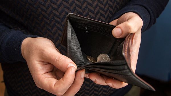  В Ялте у посетителя кафе украли деньги 
