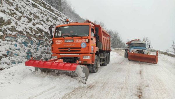 Расчистка дороги на Ай-Петри
