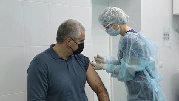 Глава Крыма Сергей Аксенов привился от коронавируса Глава Крыма Сергей Аксенов привился от коронавируса