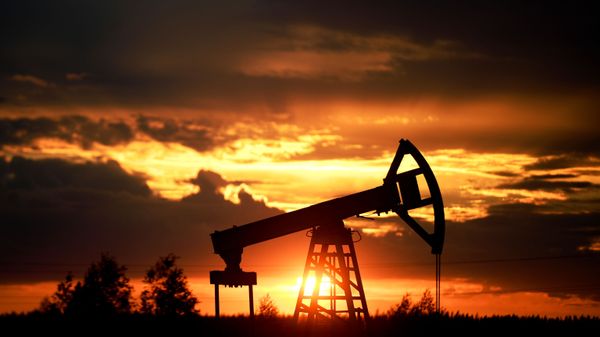 Работа нефтяных станков - качалок