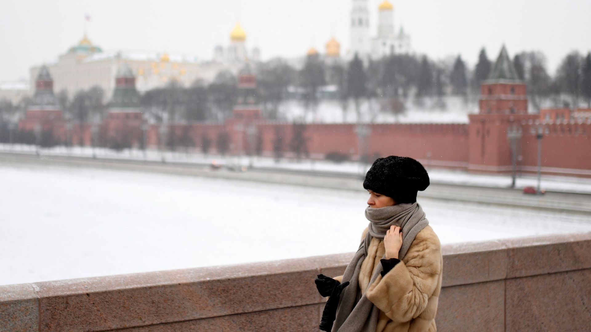 Девушка на одной из улиц в Москве - РИА Новости, 1920, 21.02.2021