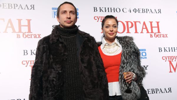 Певец Данко со спутницей в кинотеатре 
