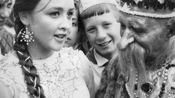 Татьяна Клюева на съемках фильма Варвара краса - длинная коса Татьяна Клюева на съемках фильма Варвара краса - длинная коса
