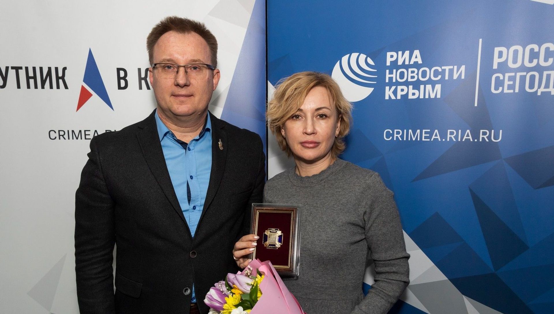 Председатель союза журналистов Крыма Андрей Трофимов и шеф-редактор радио Спутник в Крыму Ирина Мульд Председатель союза журналистов Крыма Андрей Трофимов и шеф-редактор радио Спутник в Крыму Ирина Мульд - РИА Новости, 1920, 04.03.2021