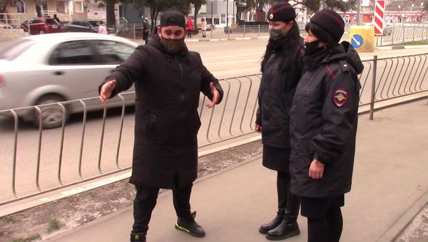 В Симферополе прохожий задержал грабителя с ножом