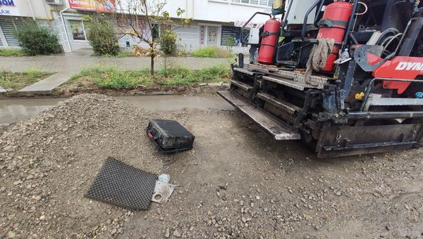 Двое иностранцев украли из асфальтоукладчика пульт на 1,5 млн рублей