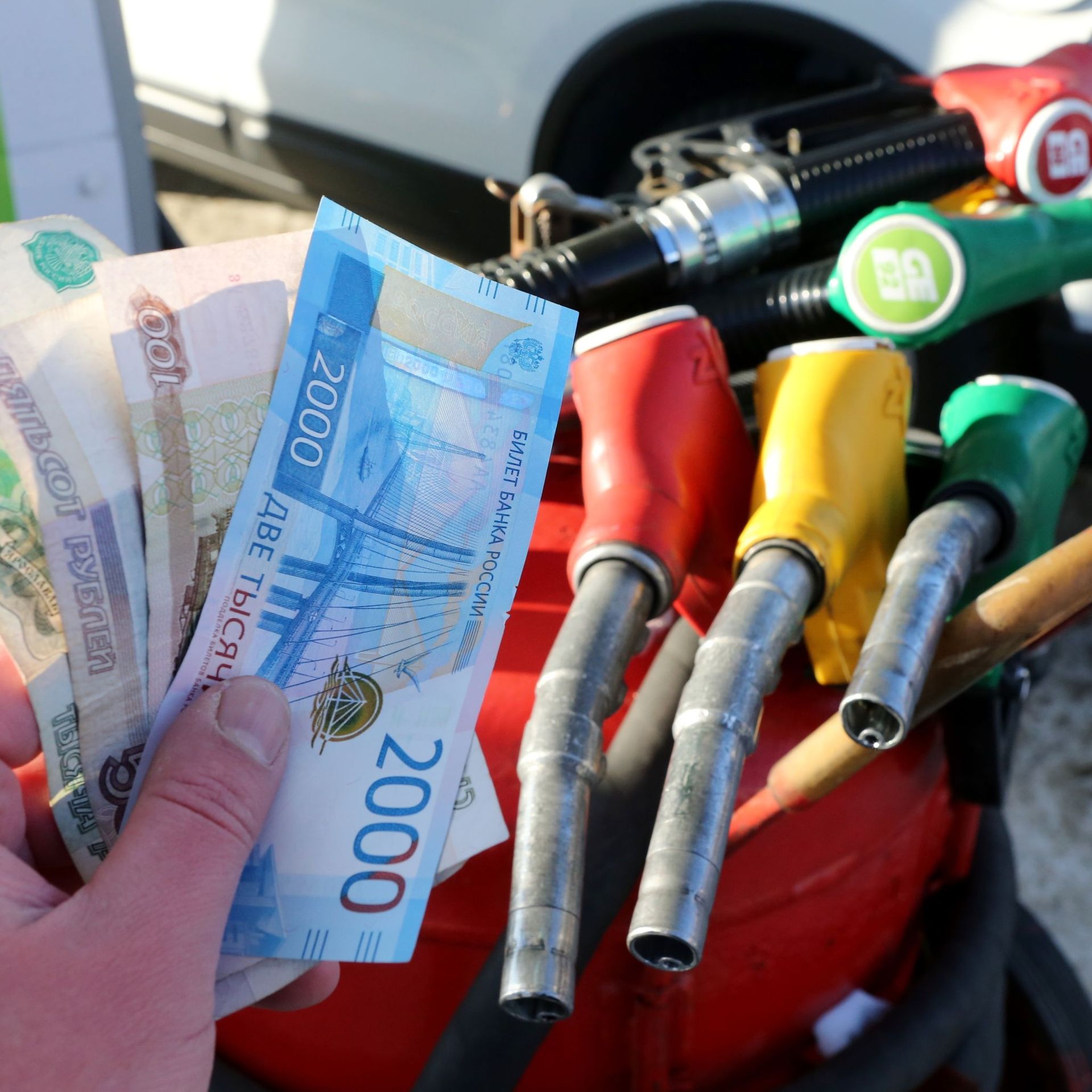 Где в Севастополе купить бензин по 100 рублей в среду - РИА Новости ...