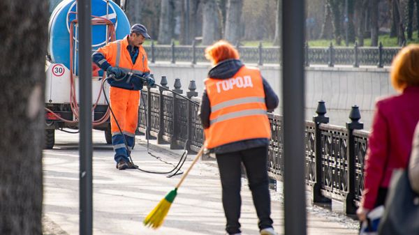 Уборка набережной