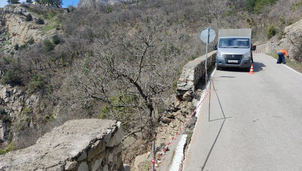 Горную дорогу в Ялте перекрыли из-за обрушения подпорной стены