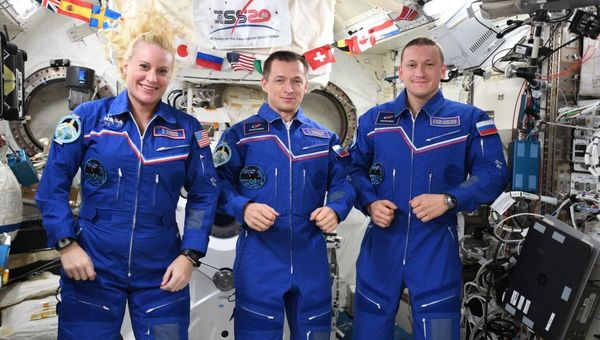 космонавты Роскосмоса Сергей Рыжиков, Сергей Кудь-Сверчков и астронавт NASA Кэтлин Рубинс