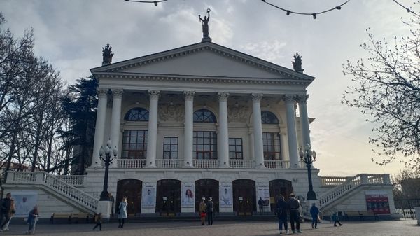 Театр им. Луначарского в Севастополе
