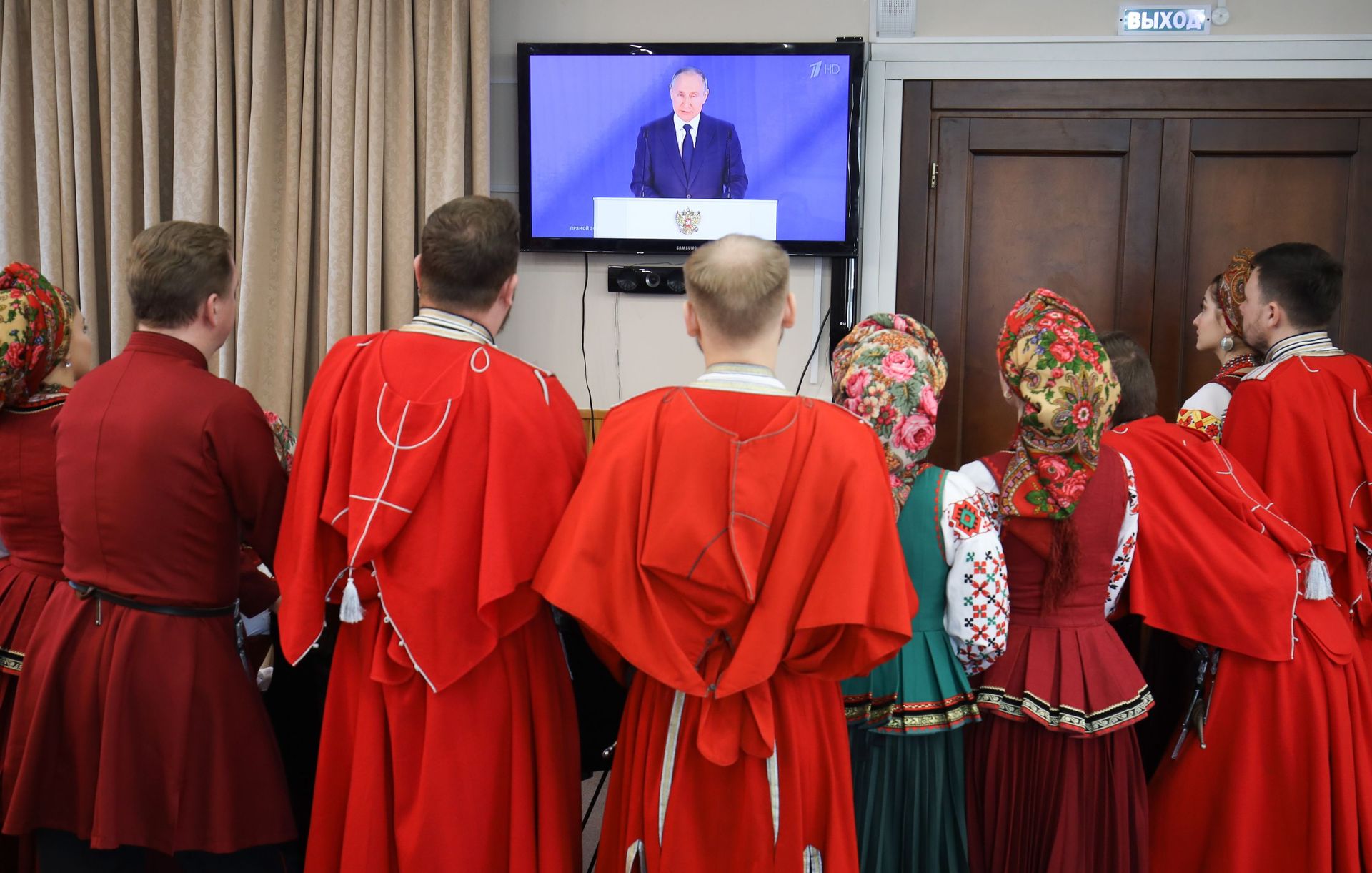 Новые выплаты и жесткий ответ провокаторам: главное из послания Путина - РИА Новости, 1920, 21.04.2021
