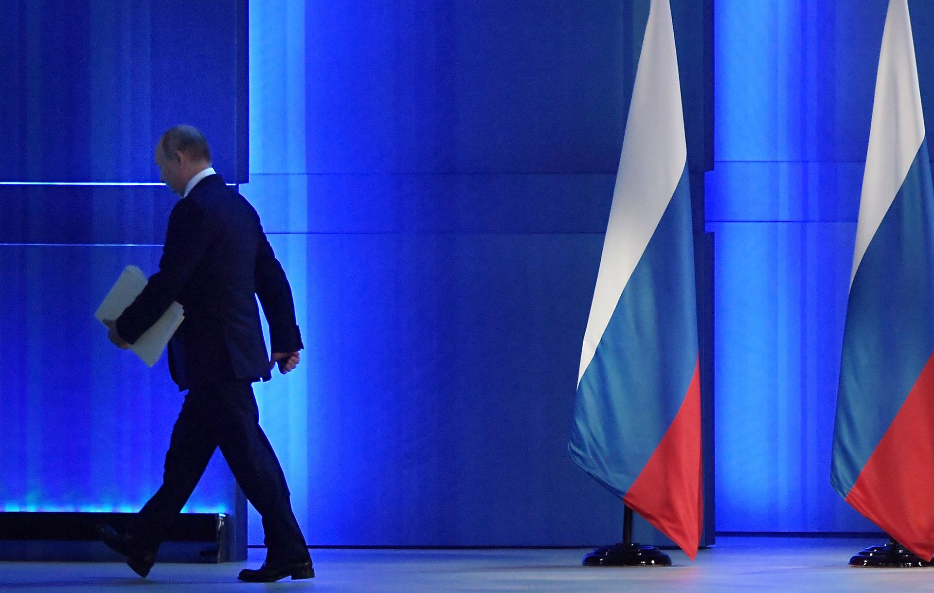 Новые выплаты и жесткий ответ провокаторам: главное из послания Путина - РИА Новости, 1920, 21.04.2021