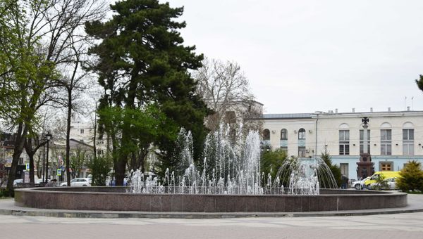 В Симферополе заработали фонтаны