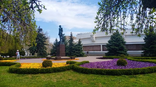 цветы на площади Нахимова в Севастополе