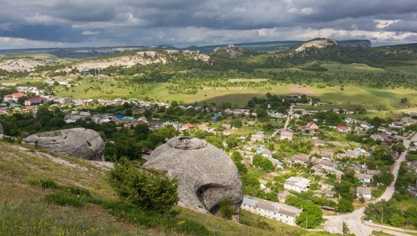 Скалы над селом Красный Мак