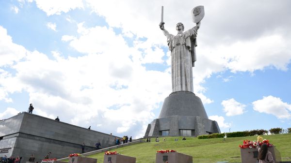 Скульптурная композиция Родина-мать в Киеве. Архивное фото