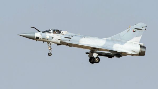 Истребитель Дассо Мираж 2000 (Dassault Mirage 2000) на международной авиационно-космической выставке Dubai Airshow-2015