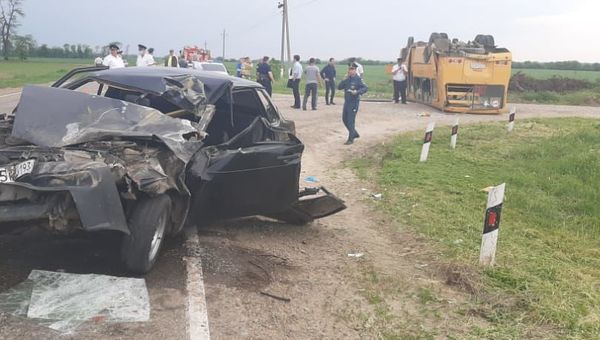 На Кубани перевернулся автобус с детьми