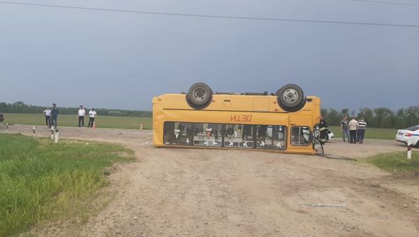 На Кубани перевернулся автобус с детьми