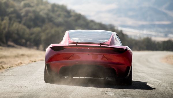 Компания Tesla представила новые модели электромобилей