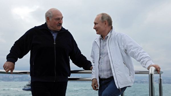 Президент РФ В. Путин и президент Белоруссии А. Лукашенко совершили морскую прогулку