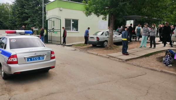 В Симферополе после звонка о минировании эвакуировали детскую больницу 