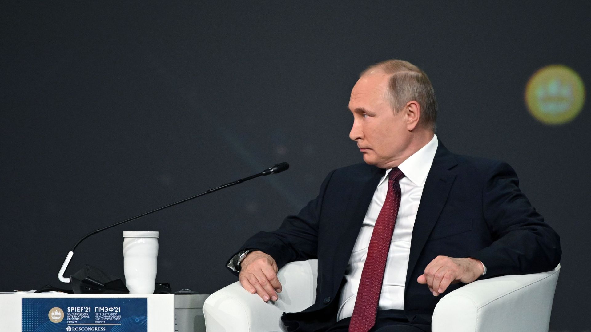 4 июня 2021. Президент РФ Владимир Путин на пленарном заседании в рамках Петербургского международного экономического форума - 2021 - РИА Новости, 1920, 03.09.2021