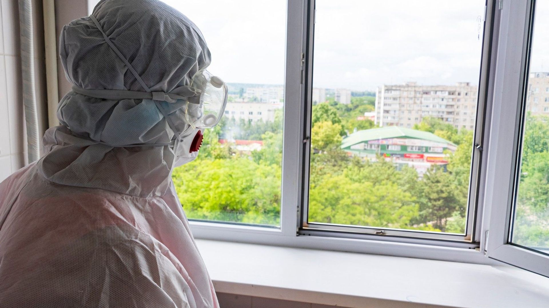 Глоток свежего воздуха и снова антиковидная пластиковая броня. - РИА Новости, 1920, 28.11.2021