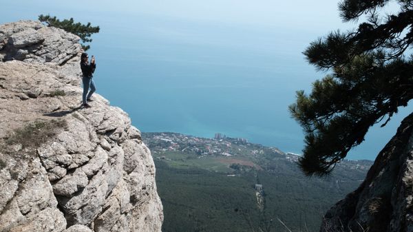 Вид на курортные поселки Мисхор и Кореиз с вершины горы Ай-Петри